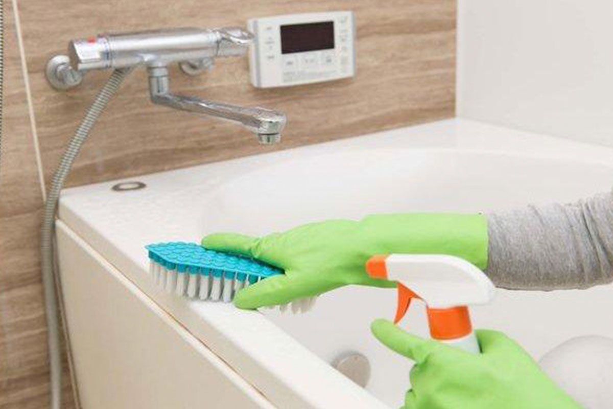 7 Tips Mudah Membersihkan Bak Mandi, Langsung Kinclong