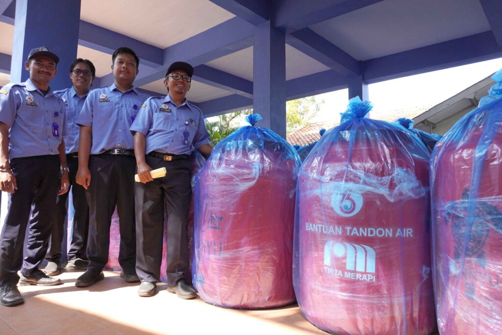 Pennyu diberi kepercayaan oleh Perusahaan Daerah Air Minum (PDAM) Tirta Merapi Kabupaten Klaten sebagai penyedia produk Tandon Air Pennyu SATU kapasitas 320 liter dalam program bantuan CSR PDAM