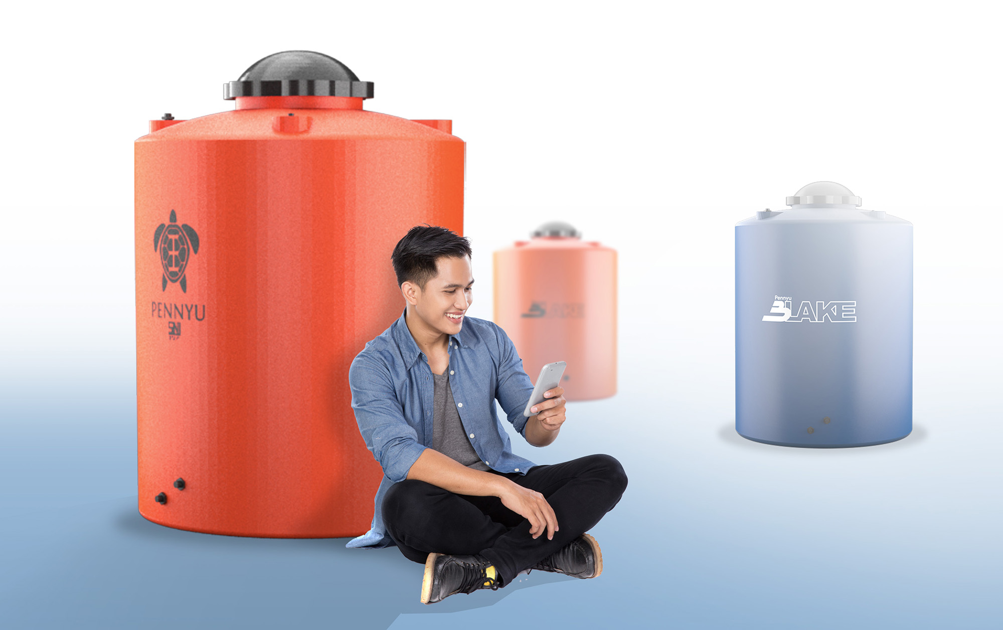 seseorang yang sedang menentukan produk tangki air