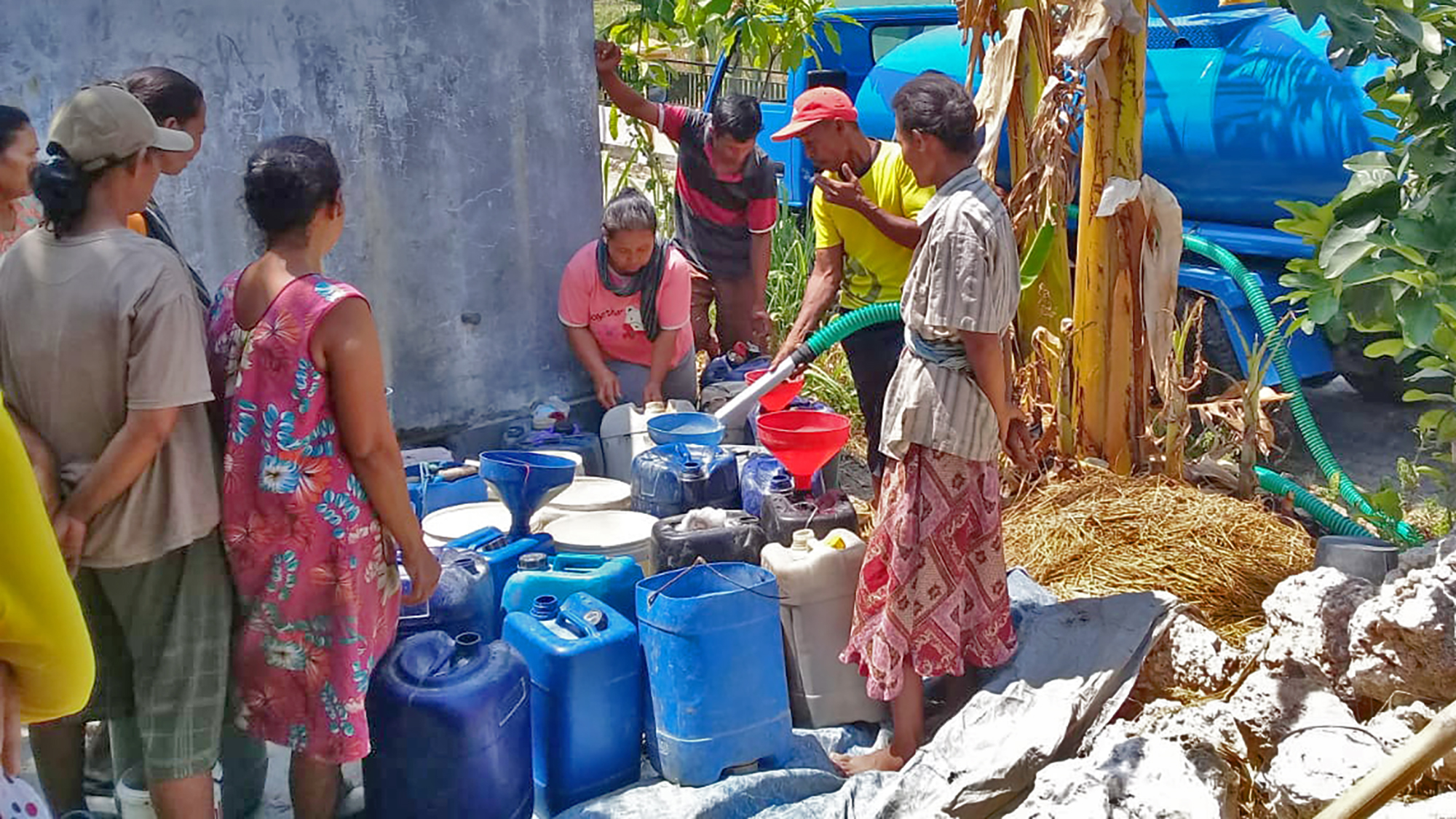 Distribusi air bersih darurat kekeringan