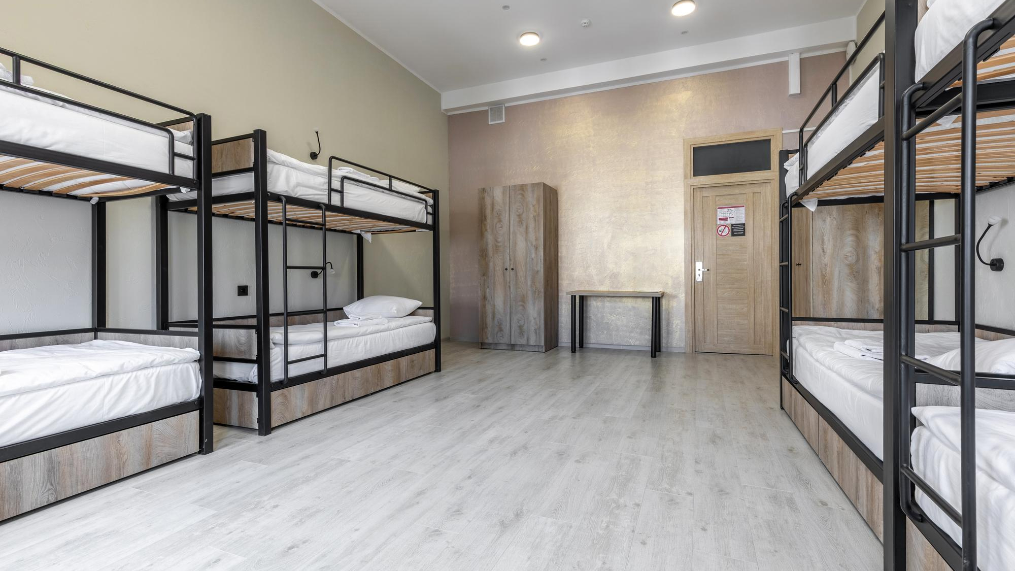 Ruangan dengan tempat tidur susun atau tingkat